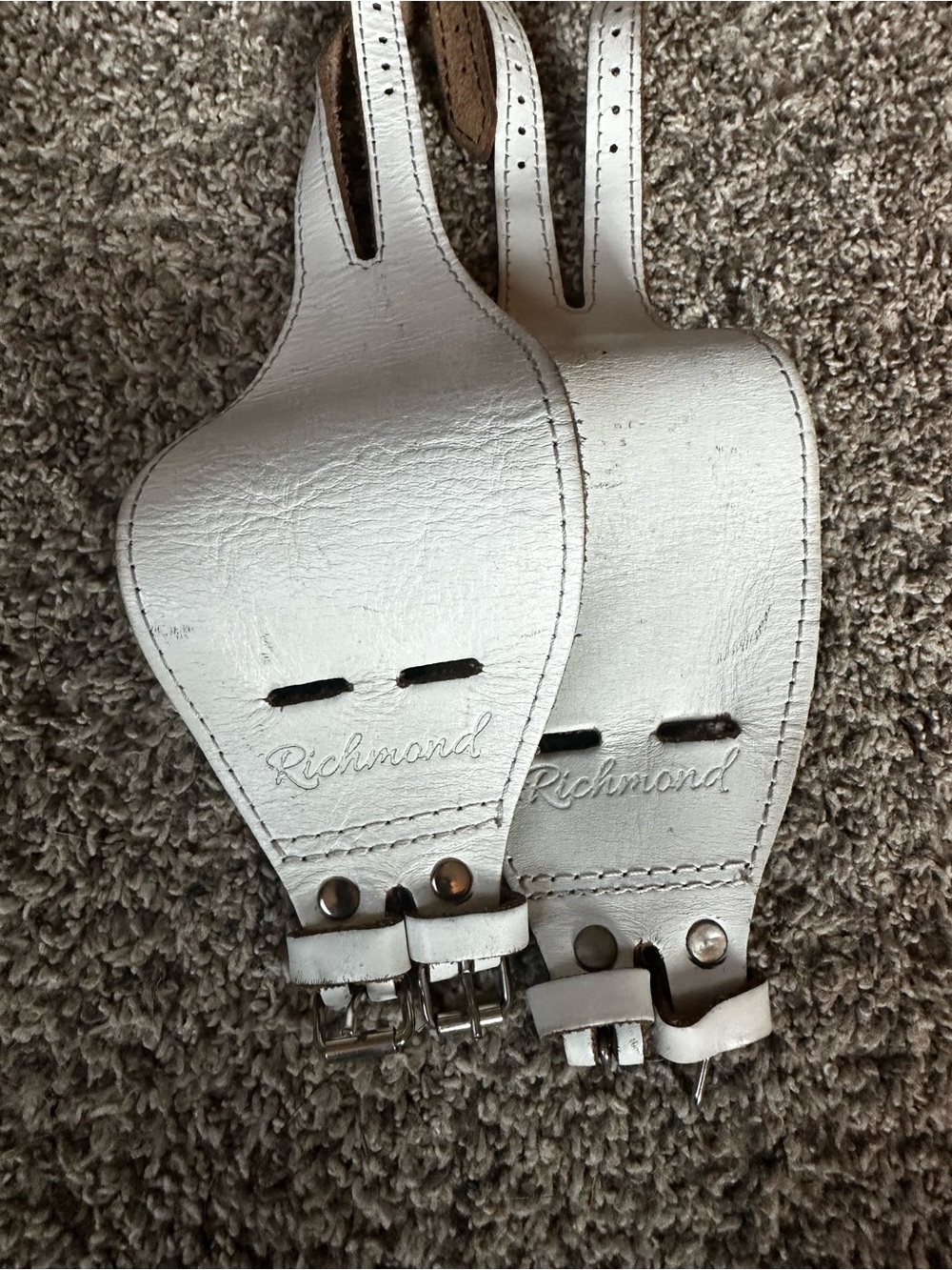 Richmond Weightlifting 🏋🏻‍♀️ White Leather Wrist Straps unisex